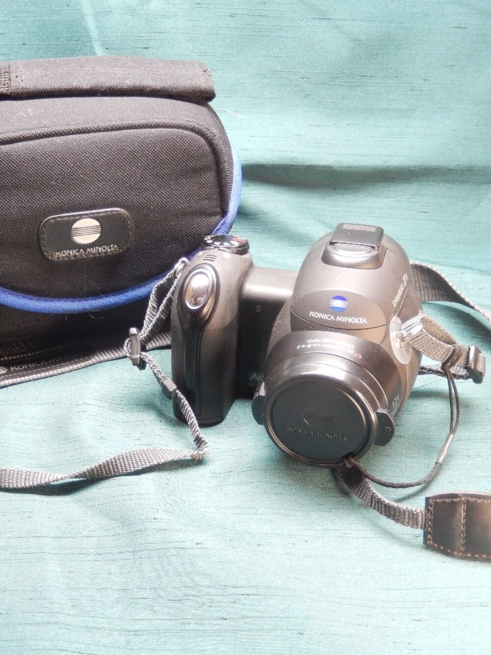 Konica Minolta DiMAGE Z3 4MP 12x Zoom Digital Camera + Case - Flash Not Working
